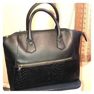 black hand bag